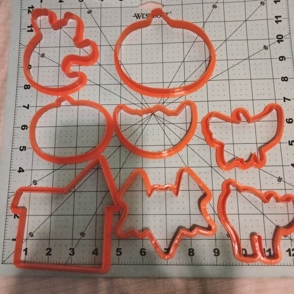Halloween Orange Plastic Cookie Cutters Set 8 - Picture 2 of 3